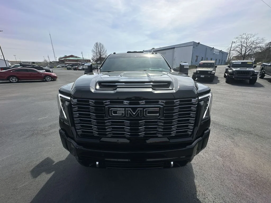 Used 2025 Black GMC Denali Ultimate image 27