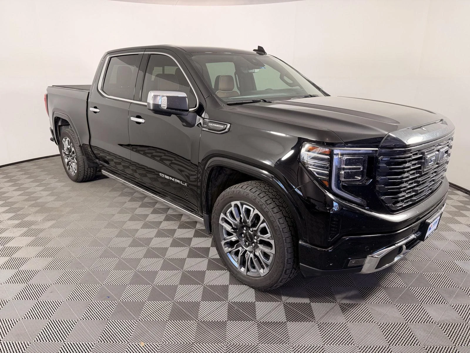 Used 2024 Onyx Black GMC Denali Ultimate image 9