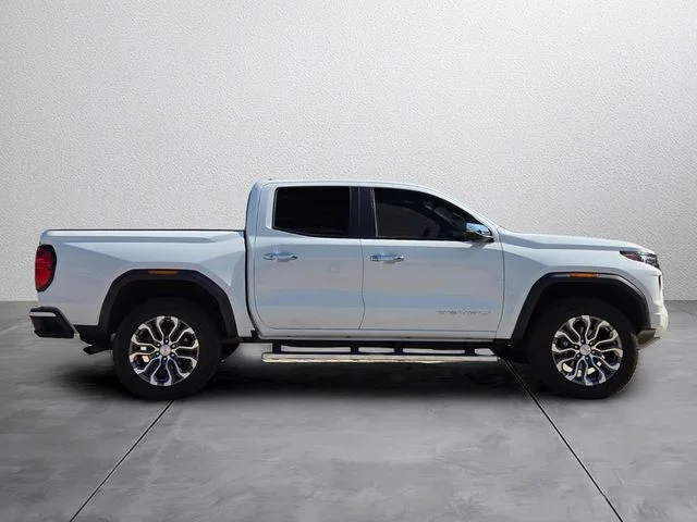 Used 2024 White GMC Denali image 5