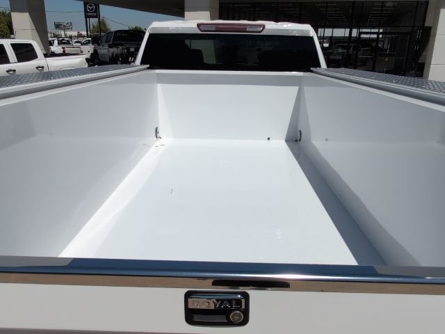 New 2026 Summit White Chevrolet WT image 10