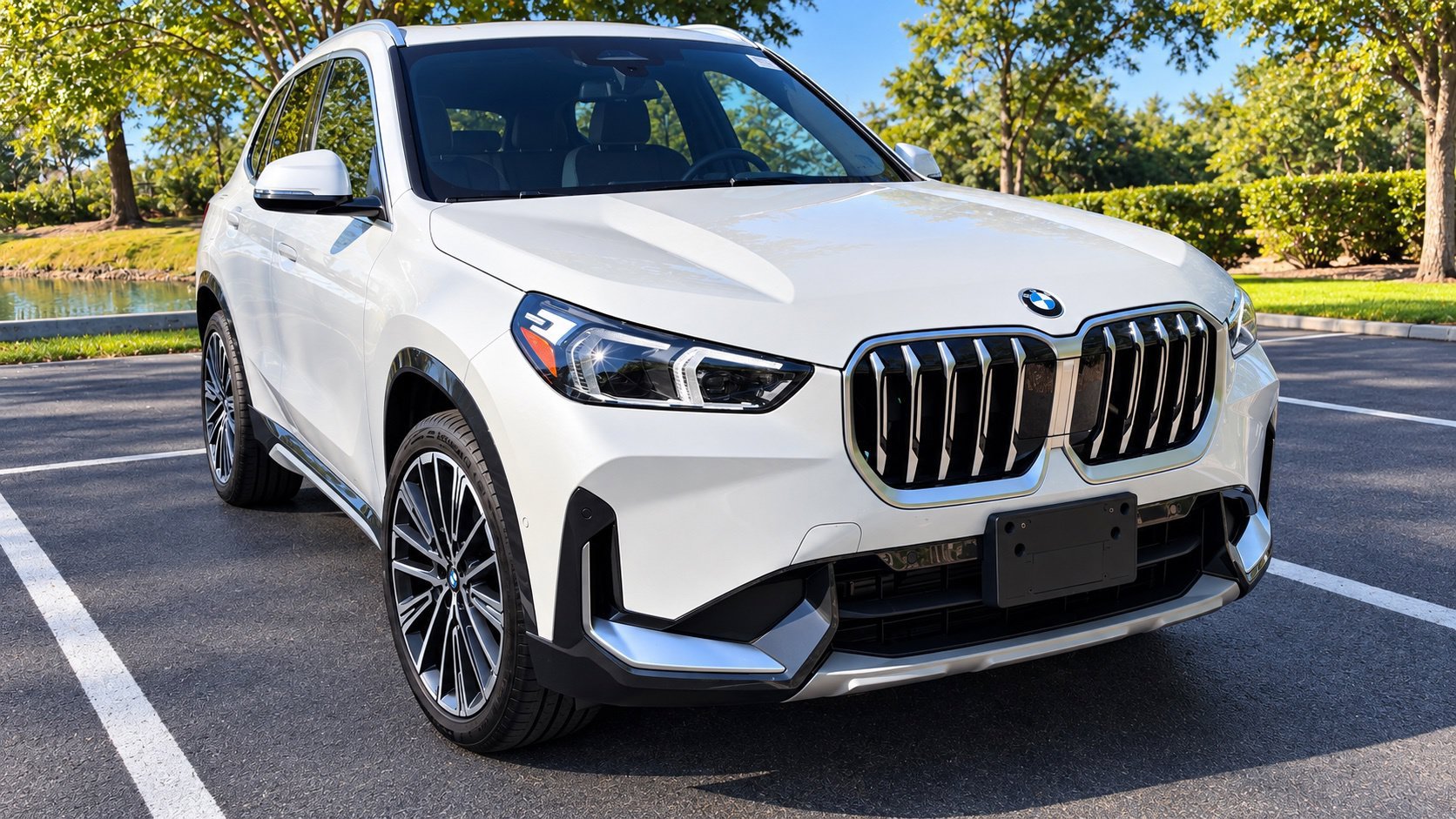 Used 2026 Mineral White Metallic BMW xDrive28i image 1