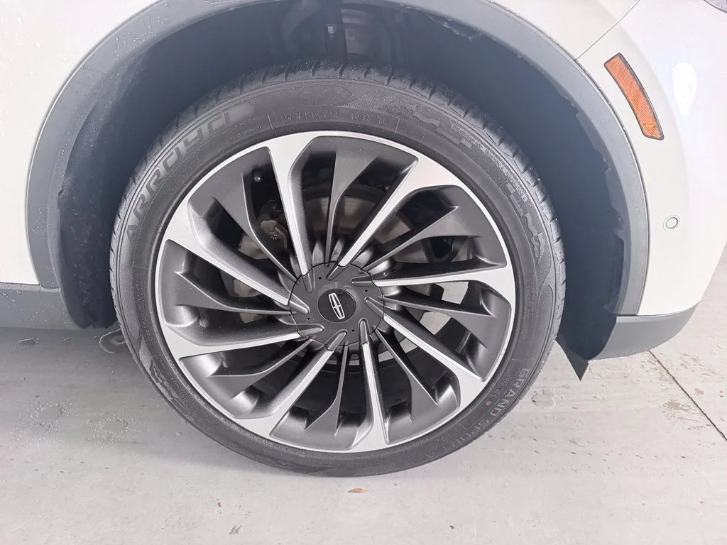Used 2020 White Lincoln Reserve image 4