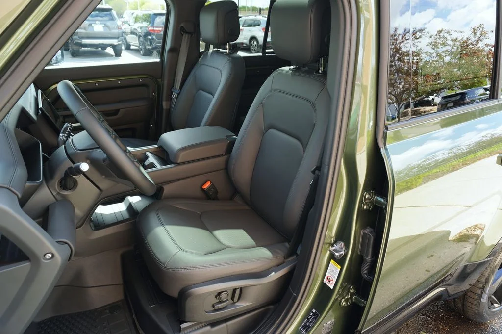 New 2026 Woolstone Green Land Rover X-Dynamic SE image 14