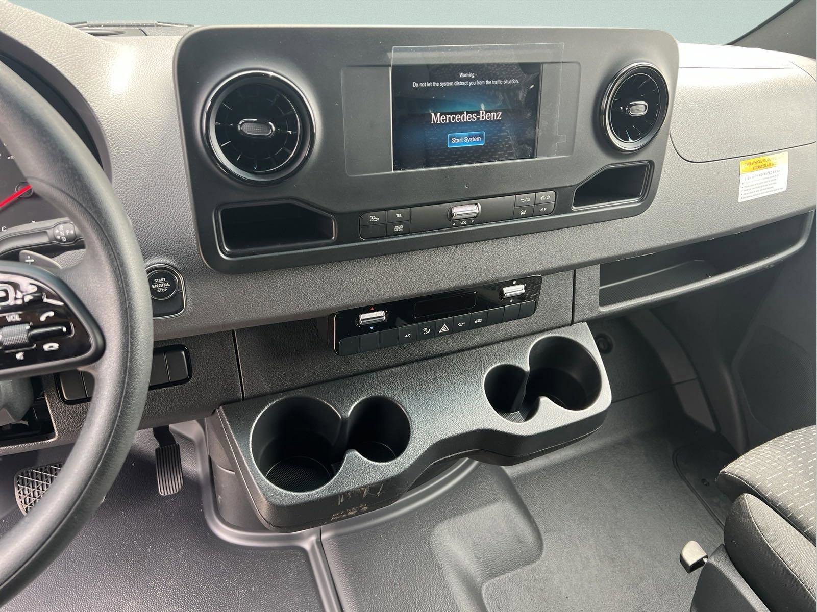 Used 2024 Arctic White Mercedes-Benz  image 32