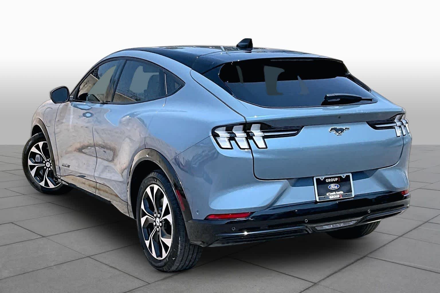 Certified Used 2023 Vapor Blue Metallic Ford Premium image 14
