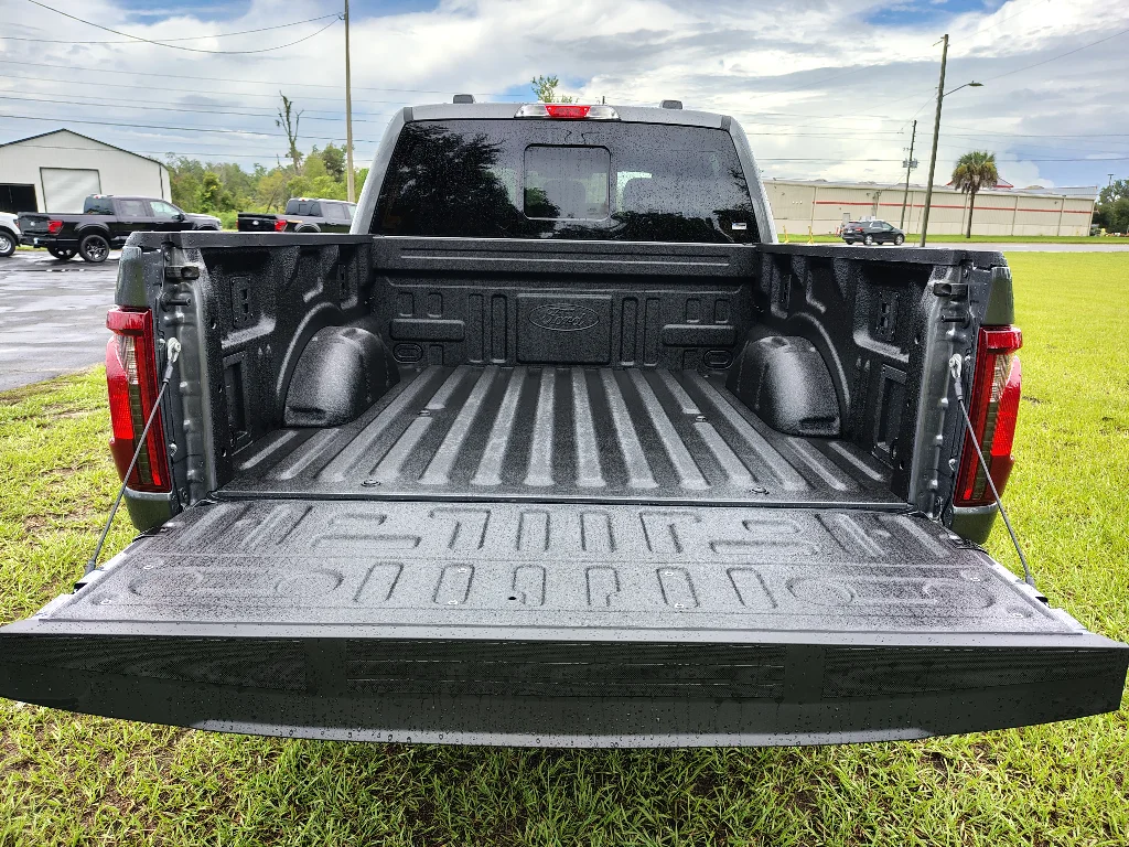 New 2026 Carbonized Gray Metallic Ford XLT CREW CAB 4X4 5.0 image 5