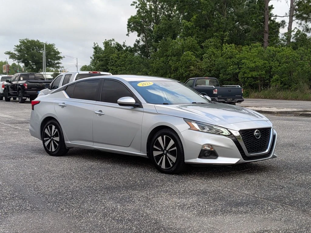 Used 2022 Silver Nissan 2.5 SV image 7