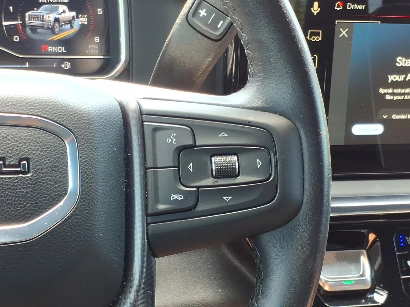 Used 2025 White Frost Tricoat GMC Denali Ultimate image 28