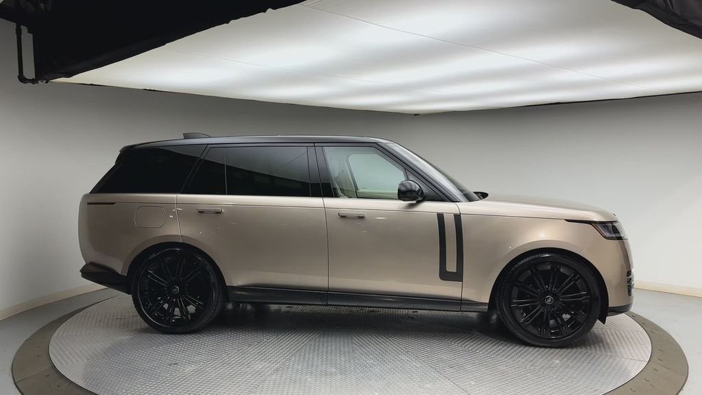 Used 2023 Batumi Gold Premium Metallic Land Rover SE image 9