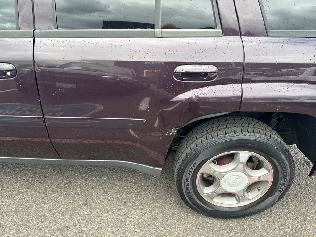 Used 2009 Dark Cherry Metallic Chevrolet LT image 7