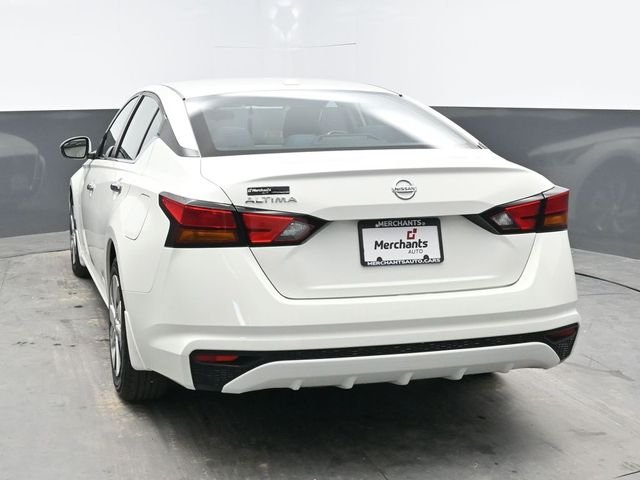 Used 2020 White Nissan 2.5 S image 5