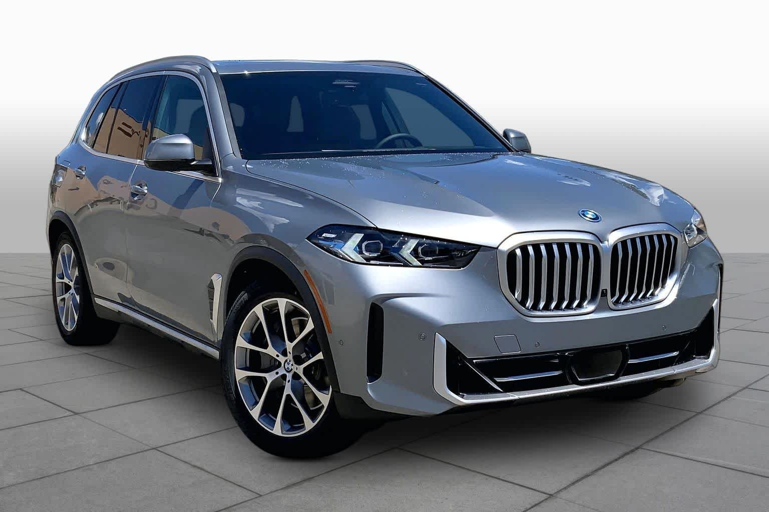 New 2026 Skyscraper Grey Metallic BMW xDrive50e image 2