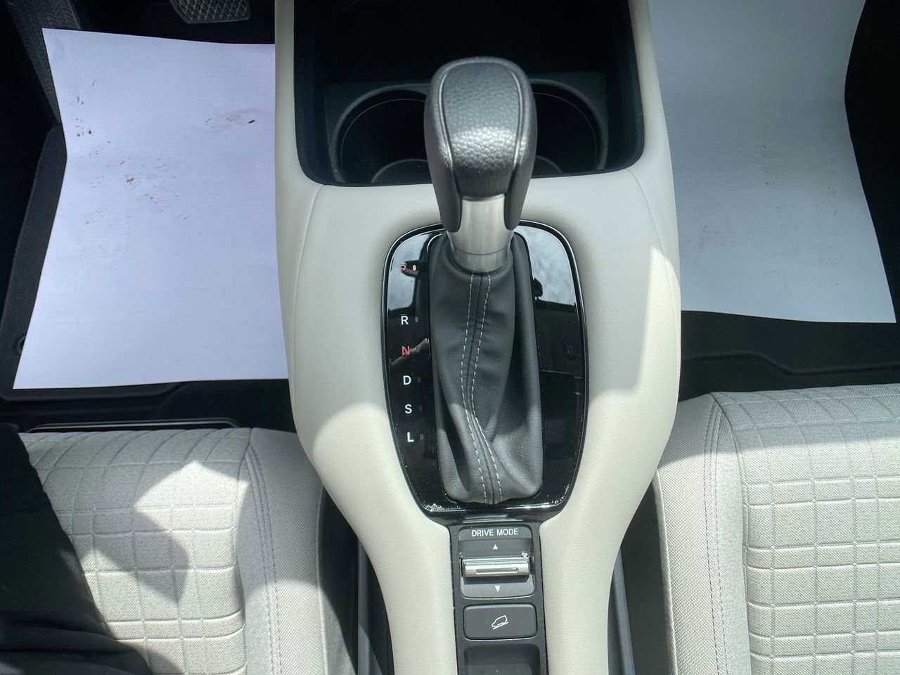 Used 2024 Platinum White Pearl Honda 5DR AWD LX image 43