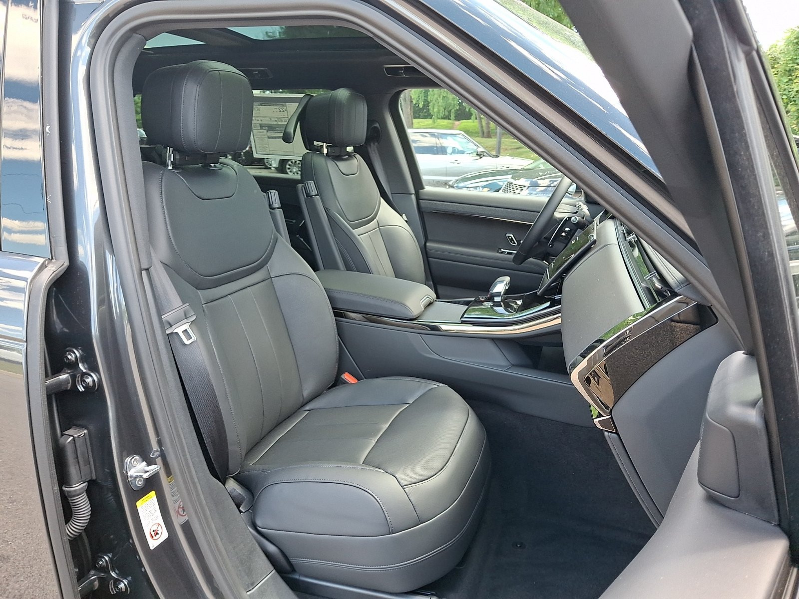 New 2026 Carpathian Grey Land Rover P400 Dynamic SE image 3