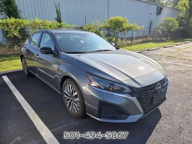Used 2025 Gray Nissan 2.5 SV image 3