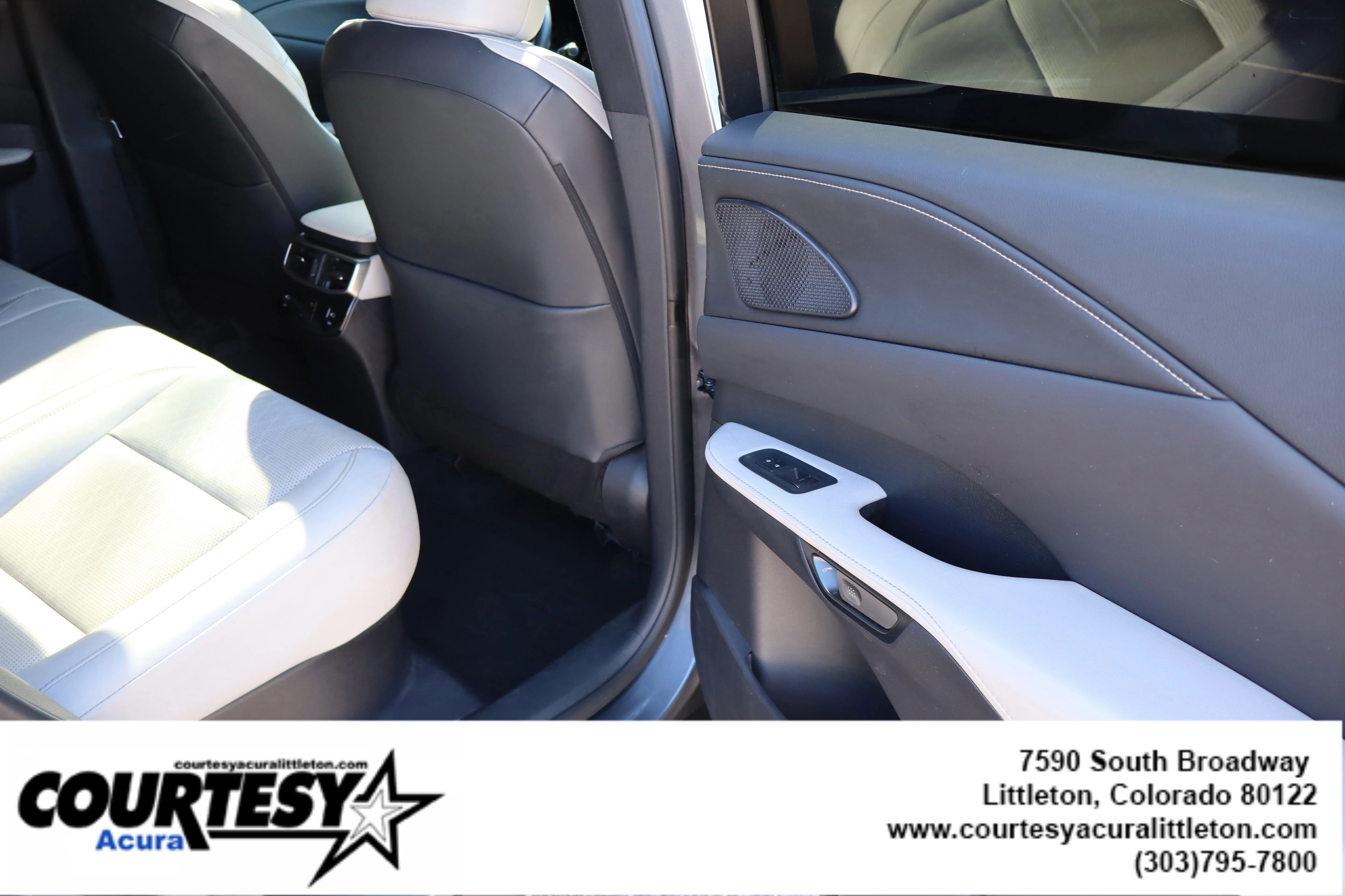 Used 2023 Gray Lexus RX 350 Premium image 31