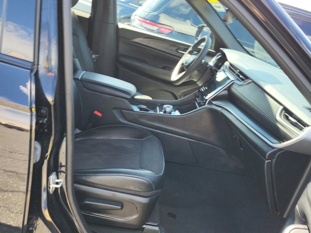 Used 2023 Black Jeep Altitude X image 16