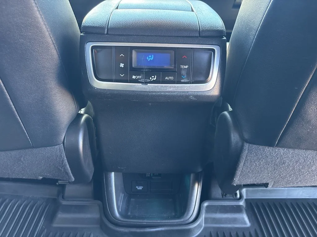 Used 2019 Silver Toyota XLE image 17