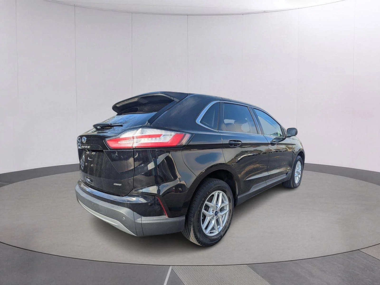 Used 2022 Agate Black Ford SEL image 5