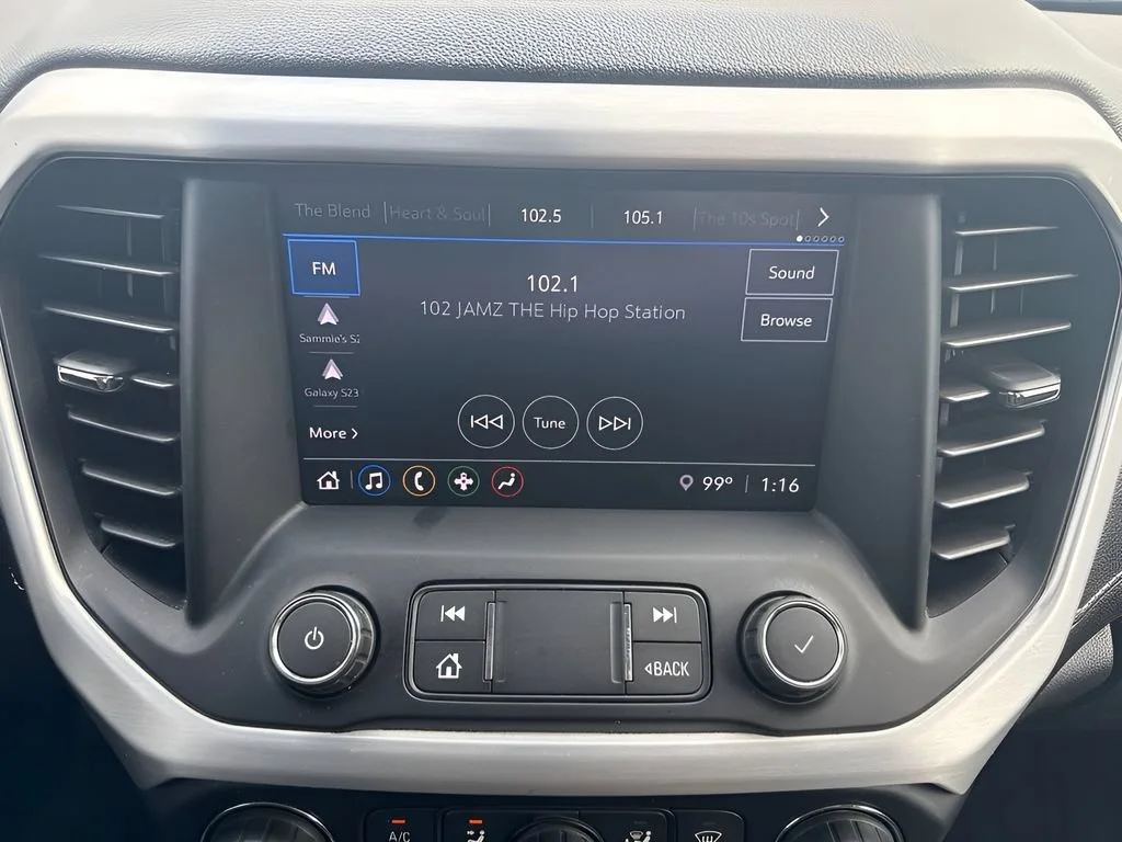 Used 2020 SUMMIT WHITE GMC SLE image 18