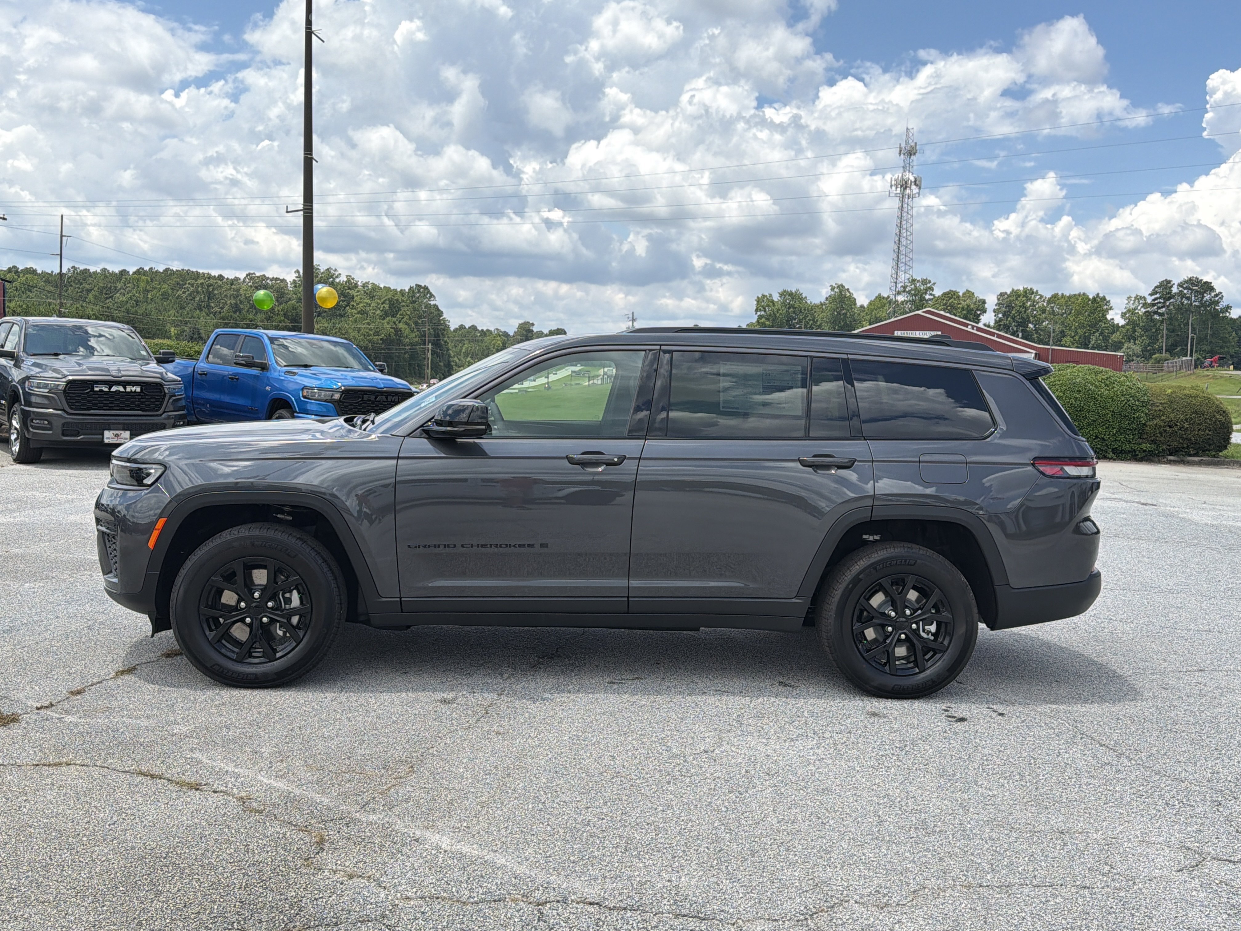 New 2026 Baltic Gray Metallic Clear-Coat Exterior Paint Jeep Laredo Altitude image 4