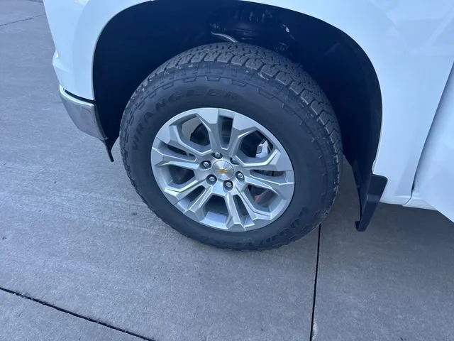 New 2026 Summit White Chevrolet LTZ image 30