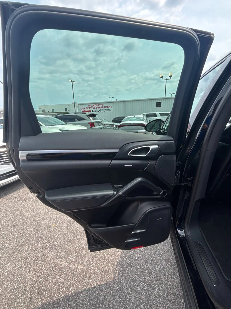 Used 2018  Porsche  image 15