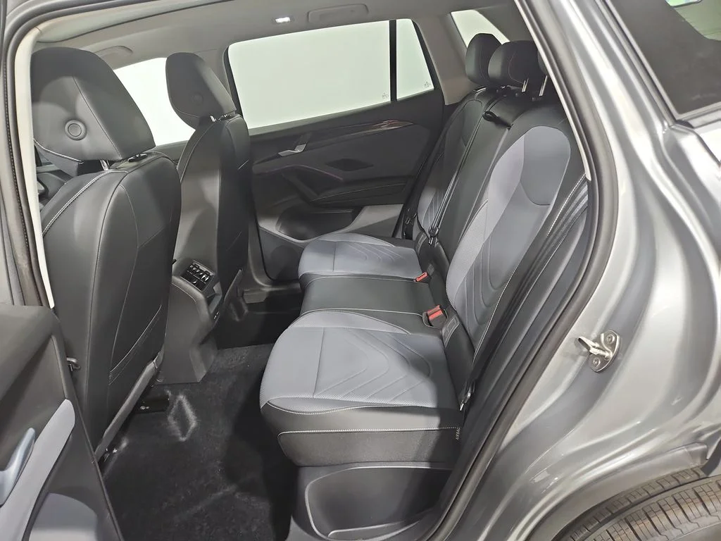 New 2026 Silver Volkswagen 2.0T SE image 23
