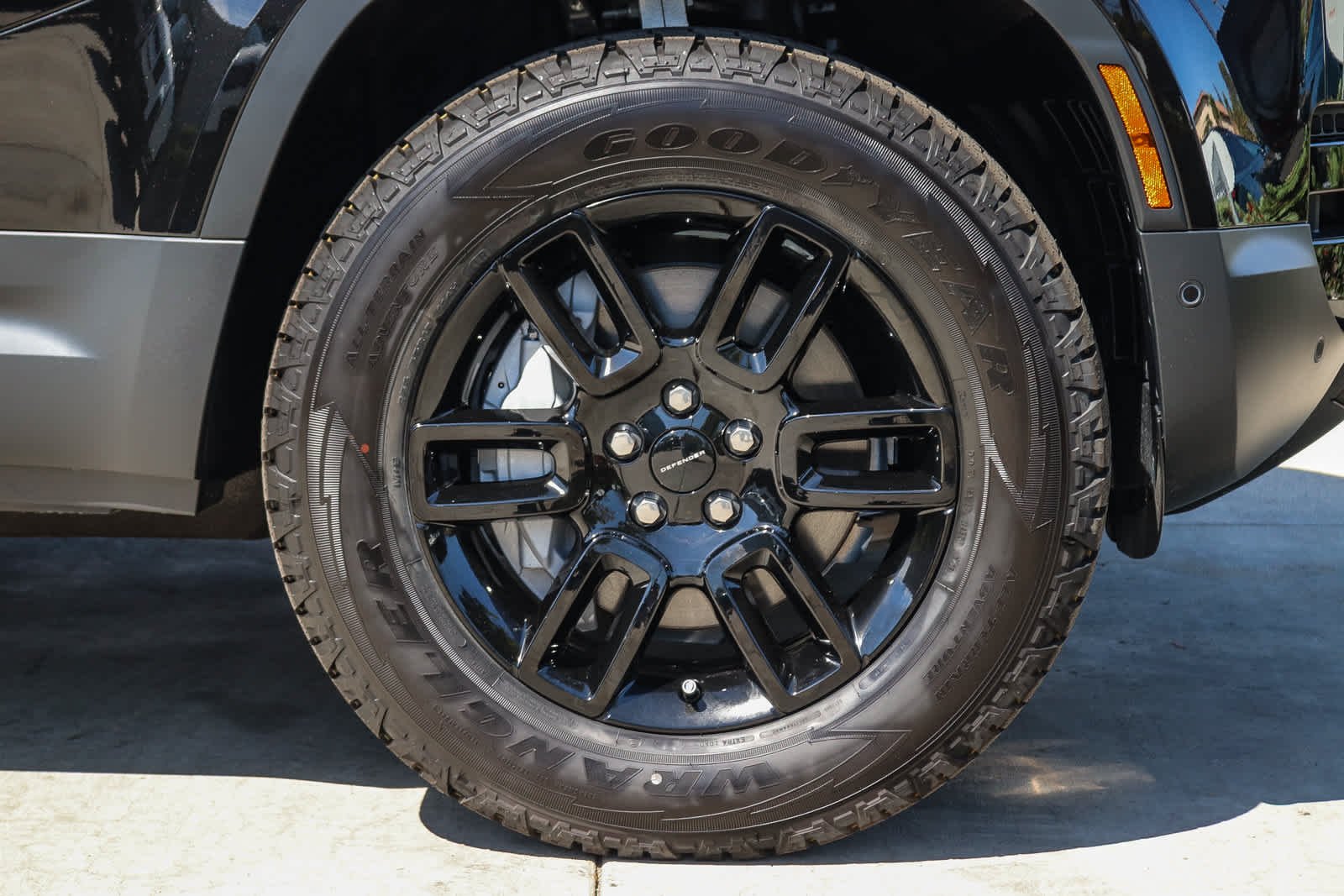 New 2026 Santorini Black Land Rover S image 7
