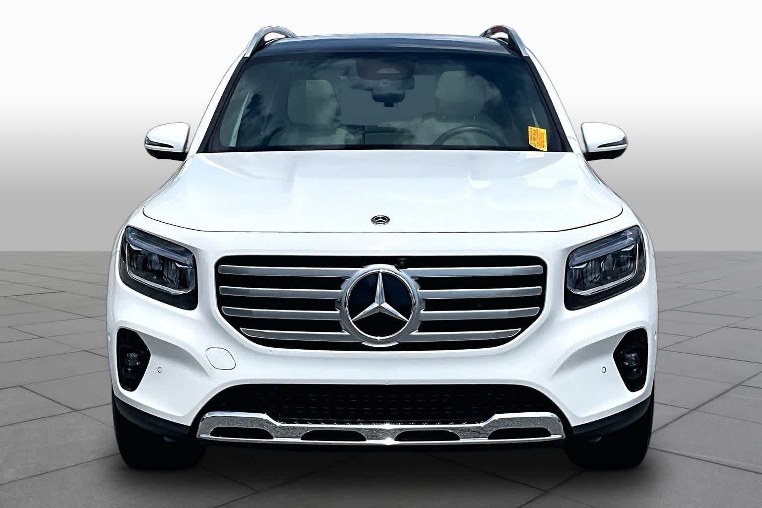 Used 2025 Polar White Mercedes-Benz GLB 250 image 4