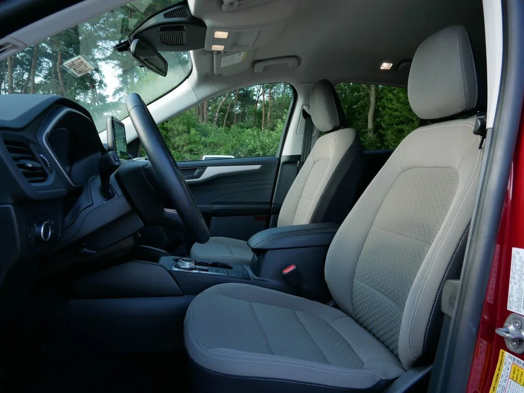 Used 2022 Red Ford SE image 15