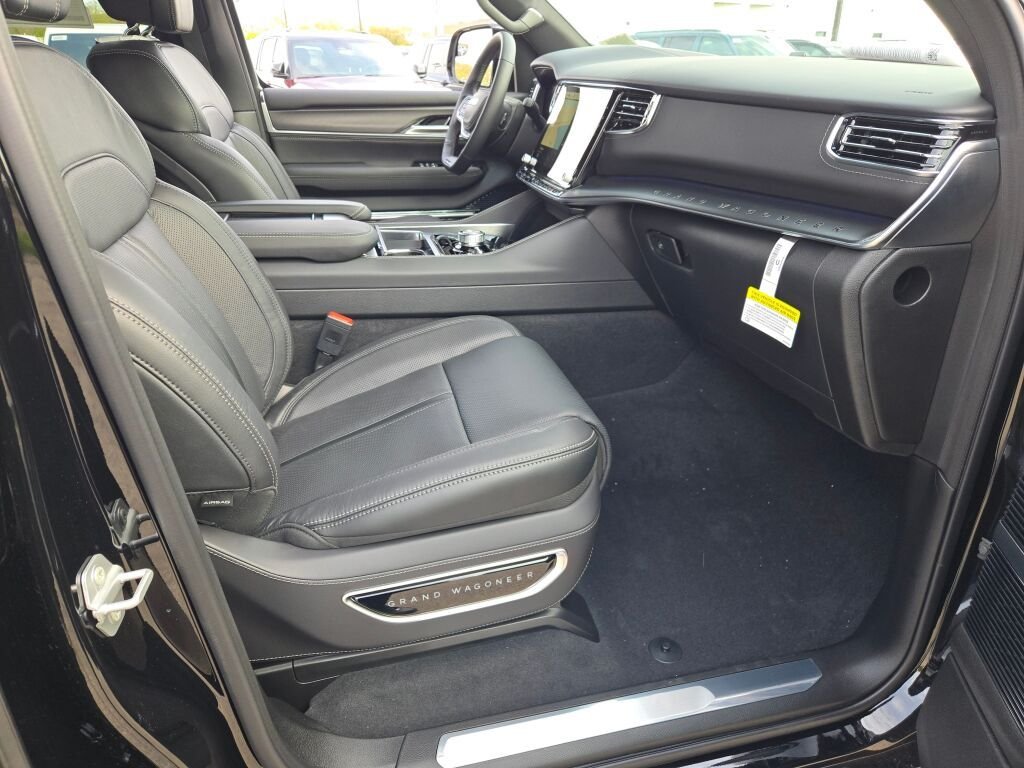 New 2026 High Gloss Black Exterior Paint Jeep Summit Obsidian image 7