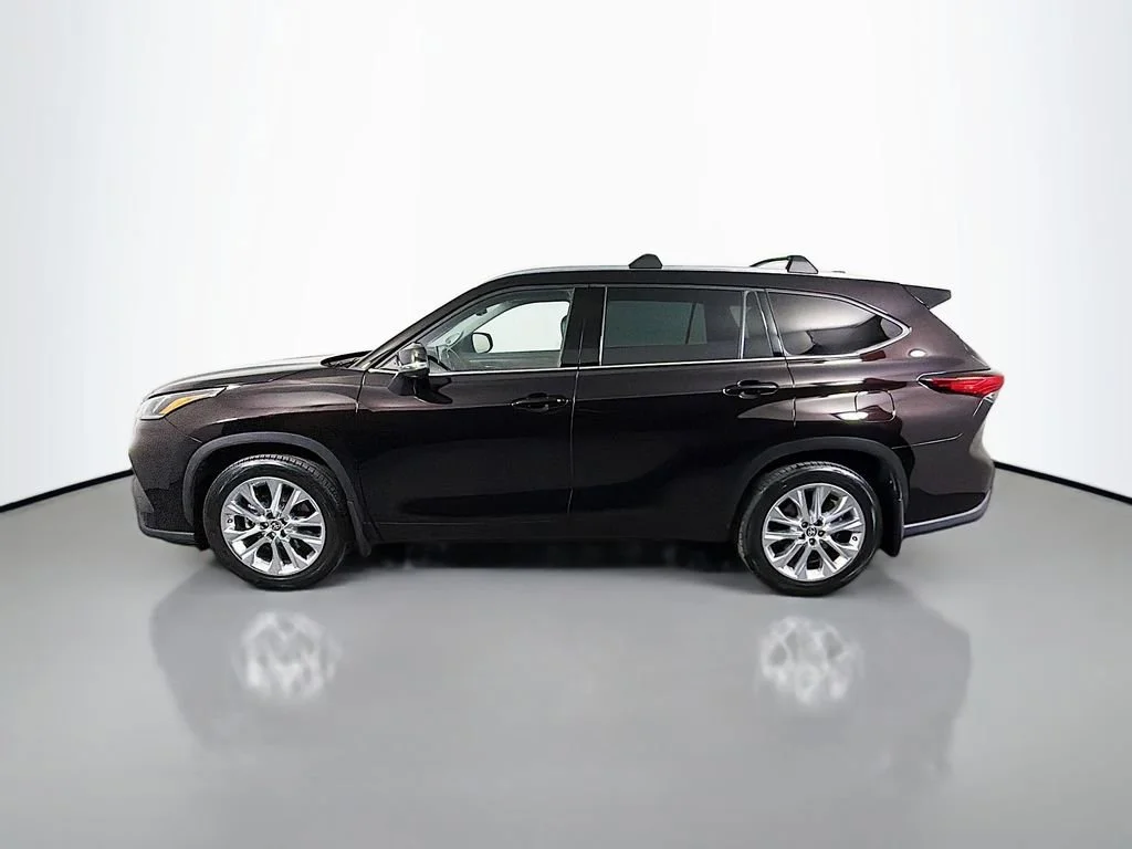 Used 2022 Midnight Black Met Toyota Limited image 9