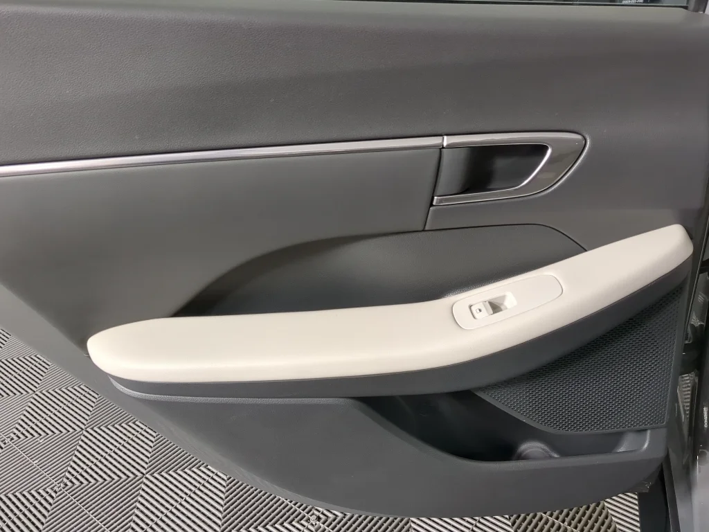 Used 2023 Gray Hyundai SEL image 17
