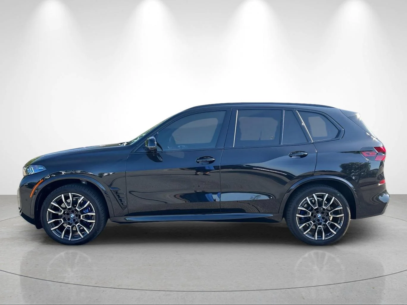 Used 2025 Black Sapphire Metallic BMW M60i image 2