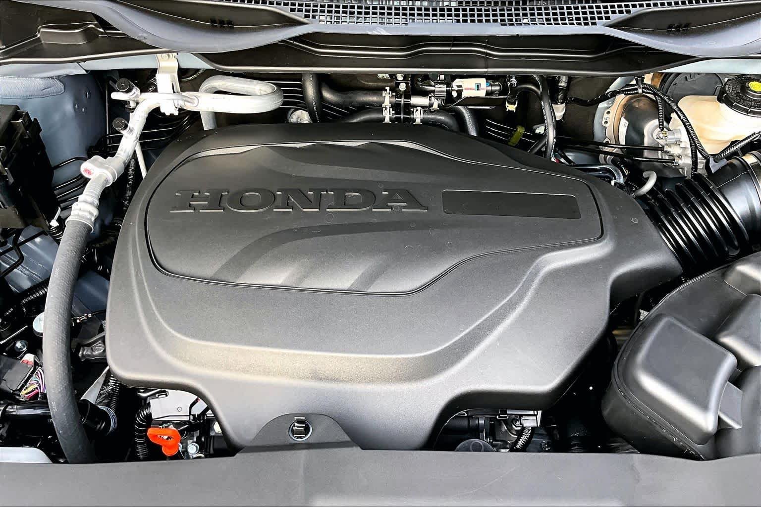 New 2026 Sonic Gray Pearl Honda Touring image 17