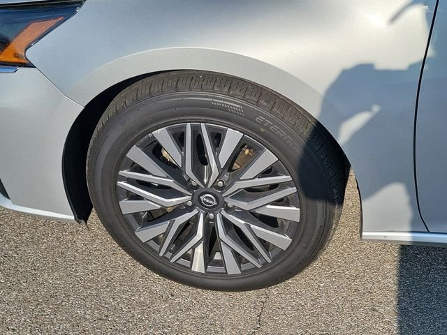 Certified Used 2024 Brilliant Silver Metallic Nissan 2.5 SV image 9