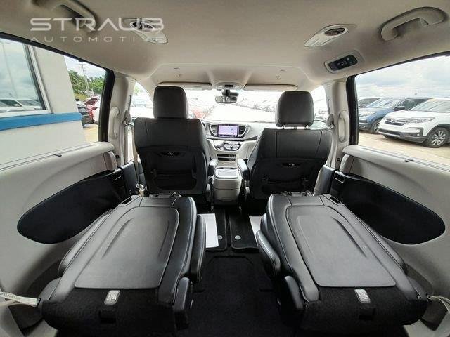 Used 2022 Brilliant Black Crystal Pearlcoat Chrysler Touring L image 43