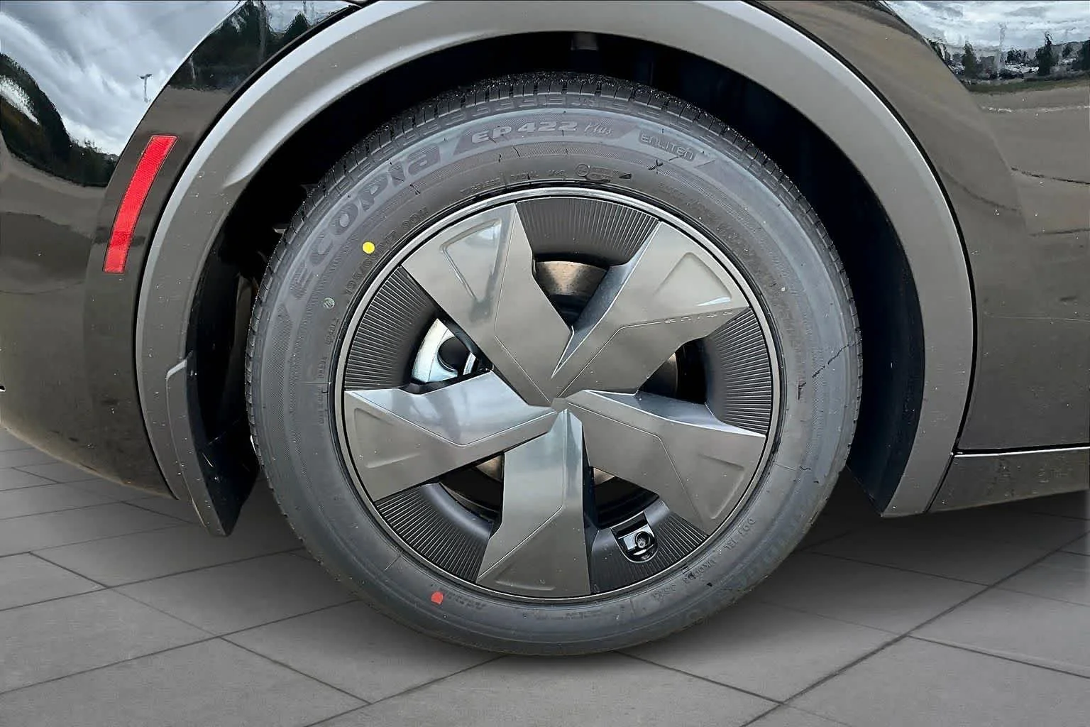 2026 Toyota Prius Plug-in Hybrid SE - Photo 11
