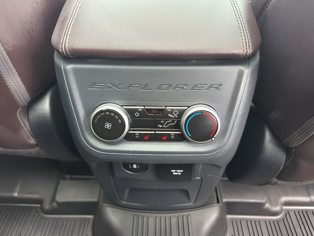 Used 2025 Iconic Silver Metallic Ford Platinum image 18