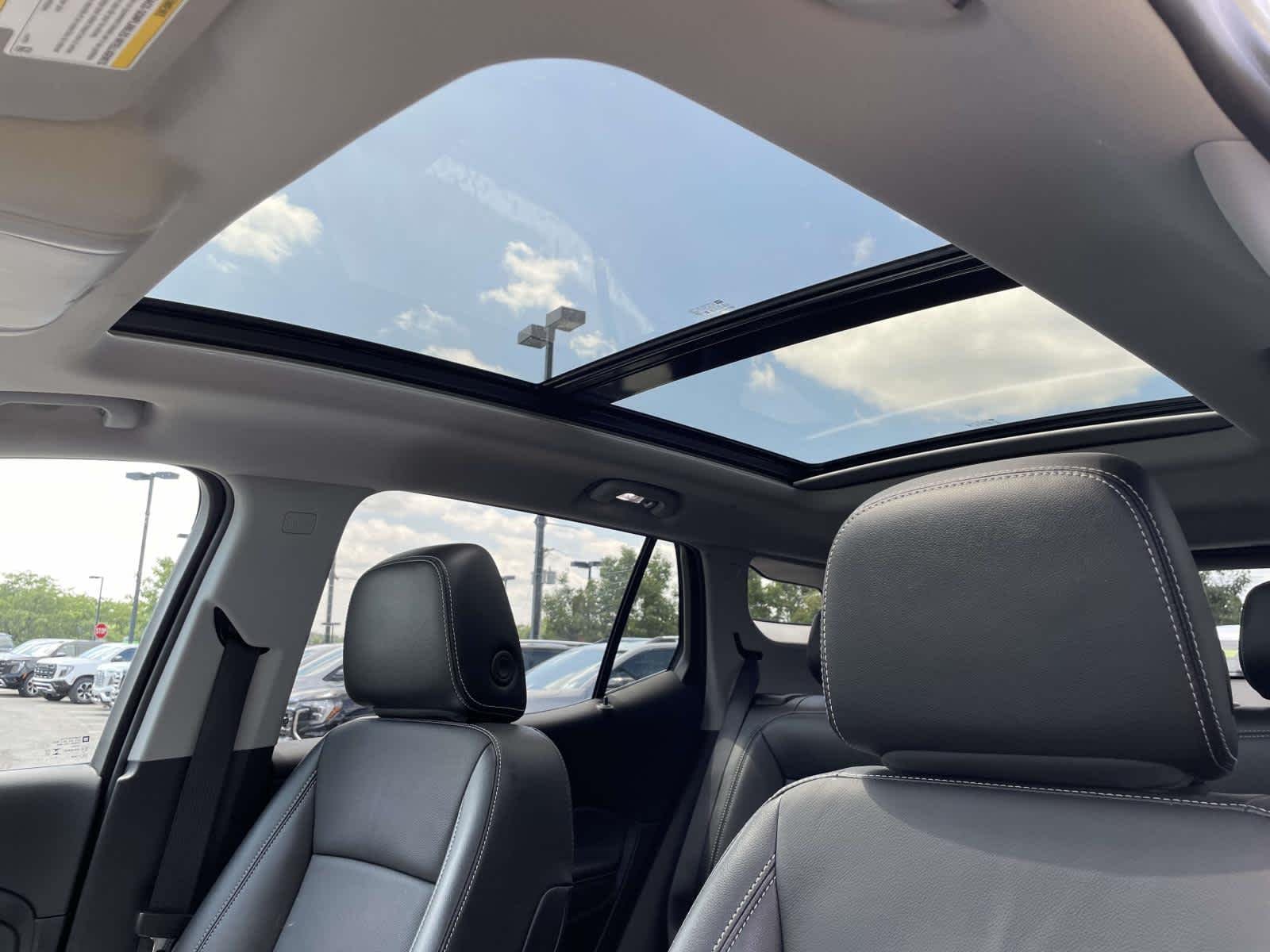 Certified Used 2024 Summit White GMC SLT image 6