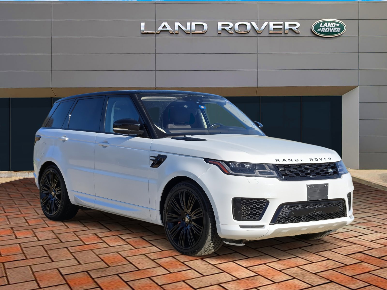 Used 2019 Fuji White Land Rover Dynamic image 3