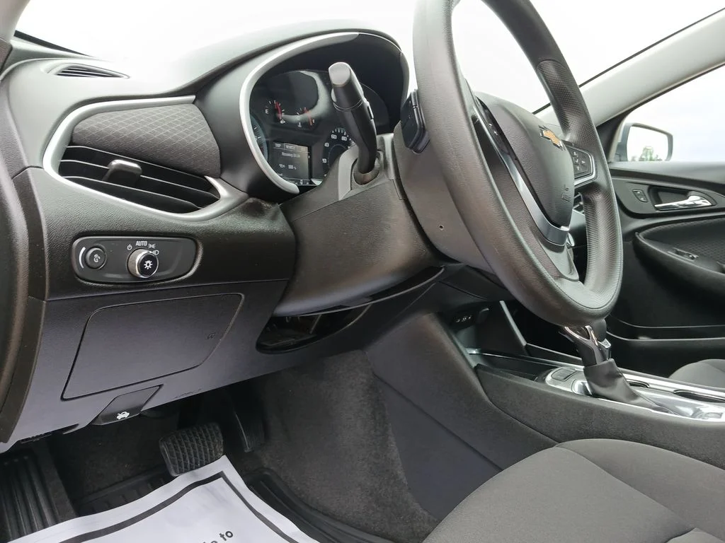 Used 2024 Gray Chevrolet LT image 18