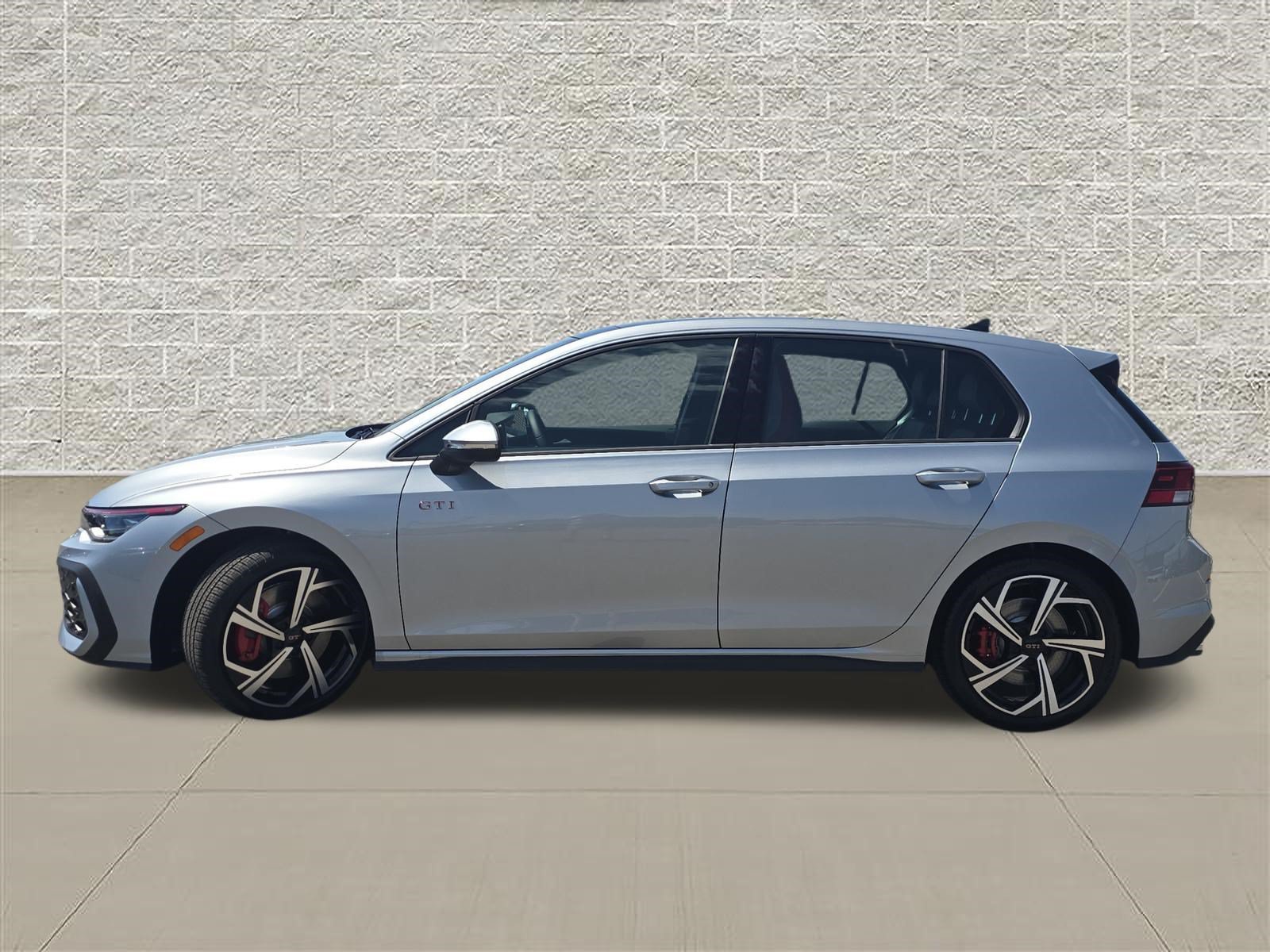 New 2026 Alpine Silver Metallic Volkswagen SE image 4