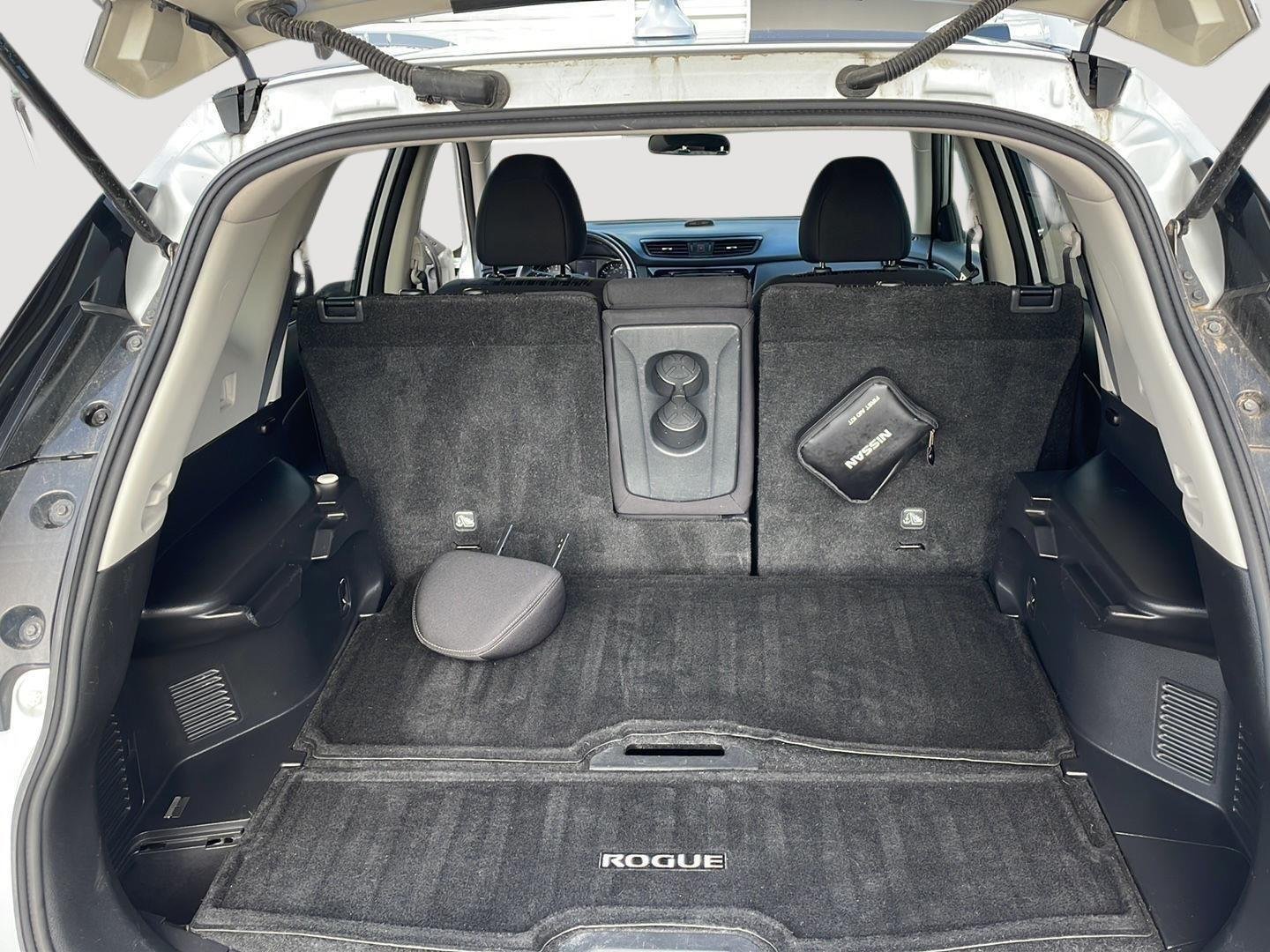 Used 2018 Brilliant Silver Nissan S image 20