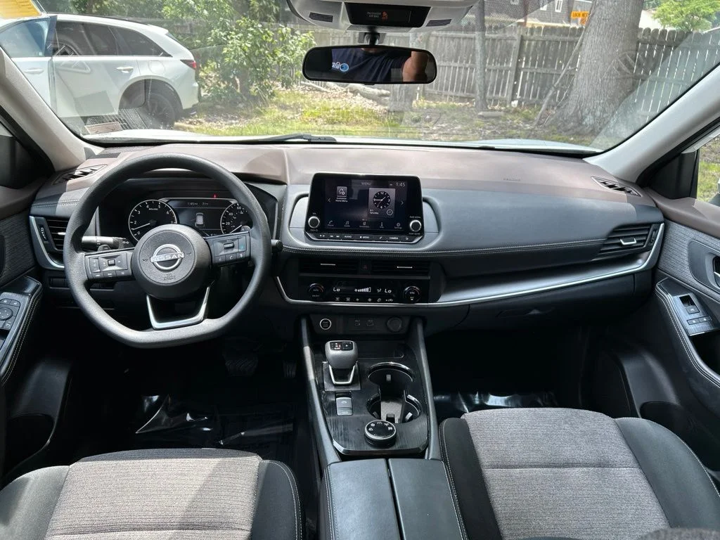 Used 2023 White Nissan SV image 28