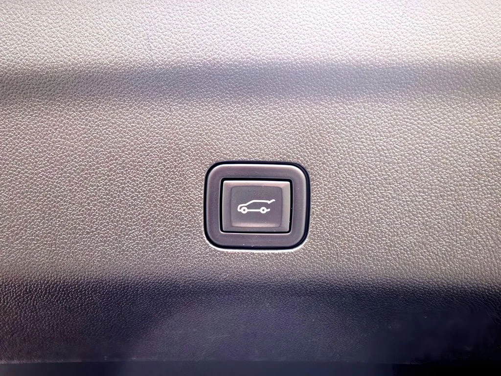 2023 Chevrolet Suburban Z71 - Photo 10