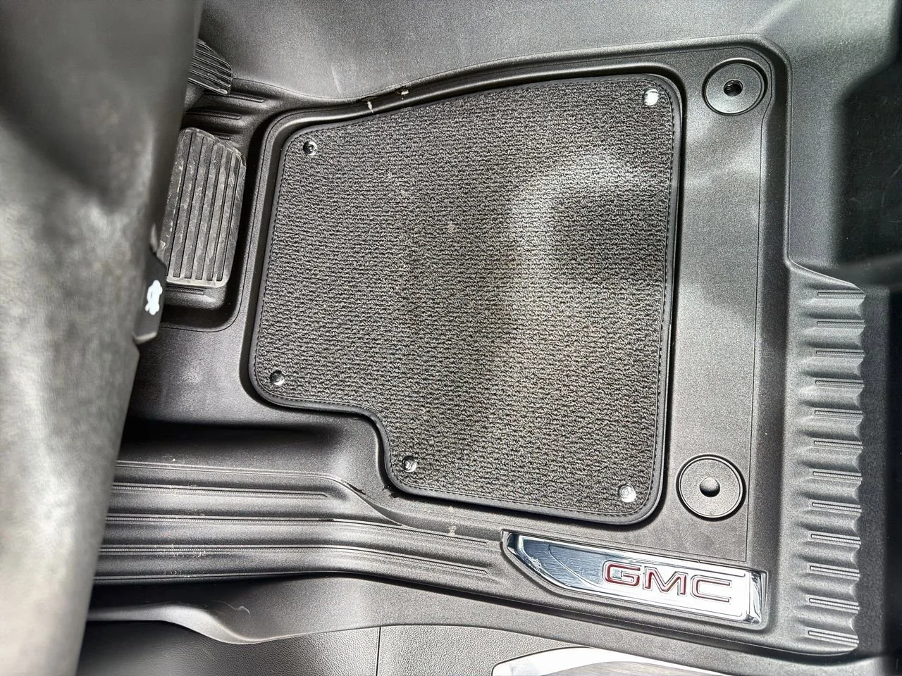New 2026 Sterling Metallic GMC AT4X image 30