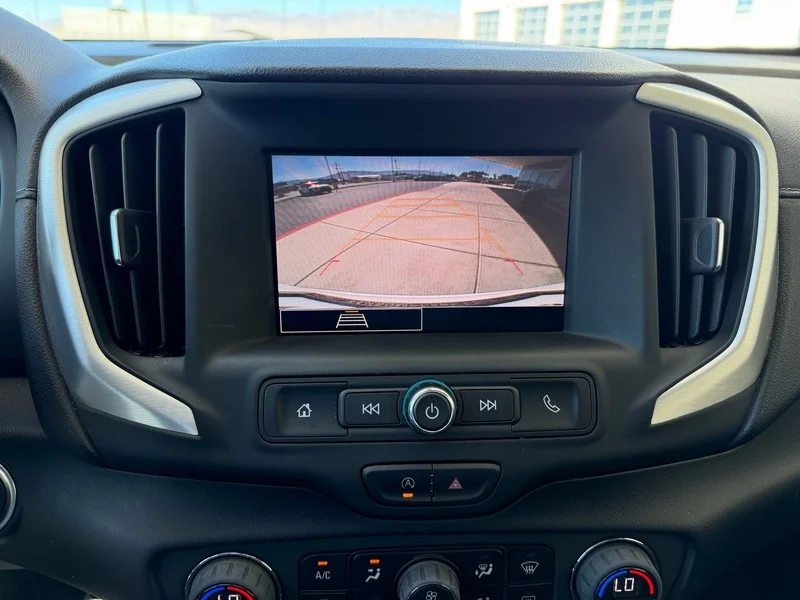 Used 2023 SUMMIT WHITE GMC SLE image 11