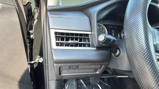 Used 2025  Mitsubishi ES image 21